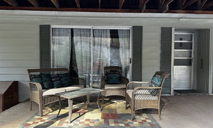 Garden Valley Cabin | 2 bdrm, kids & pet friendly, cabin*close to Terrace Lakes Resort-