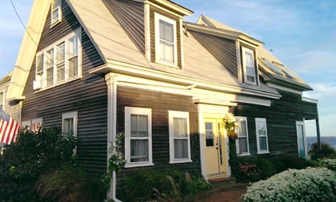 Commercial Street Condo | 2 bdrm waterfront condo located in Ptown’s quiet East End. Oct. 4 to 9 open!