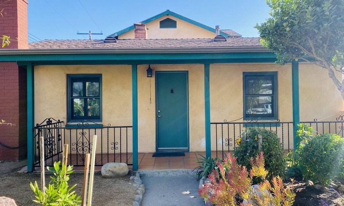 Eastside House | 2 Bed 1 Bath , Grand Pa's Cottage, Long Term Vacation Rentals .