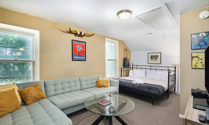 Talbot's Corner Apartment | 2 Bed 1 Bath in Trendy East Nashville Neighborhood!