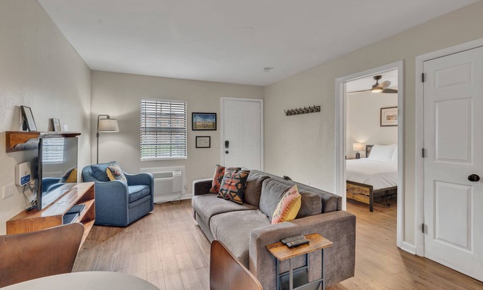 West End Apartment | 2 Bed 1 Bath Near Nashville!