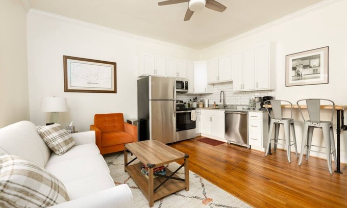 Downtown Greensboro Condo | 2 bed 1bath modern and cozy condo in vibrant neighborhood downtown Greensboro