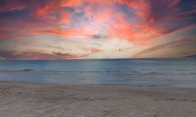 North Redington Beach Condo | 2 Bed, 2 Bath, 1 minute walk to the sand!