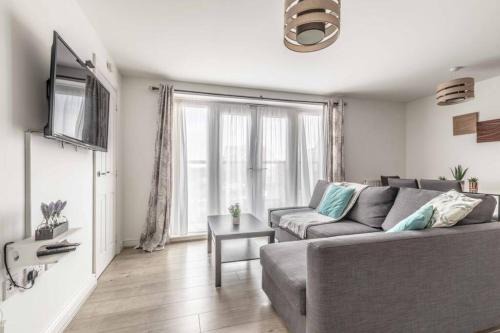 Langley Marish Apartment | 2 BED & 2 BATH COSY APARTMENT SLOUGH- FREE PARKING