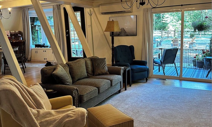 Sooke House | 2 Bed, 2 Bath (Fully Furnished, All Inclusive) (Sooke)