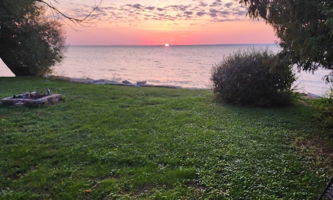 Marinette House | 2 Bed 2 Bath House on the Bay!