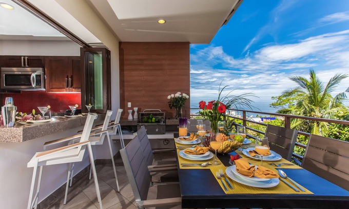 Romantic Zone Condo | 2 bed 2 bath Ocean View Suite · R301