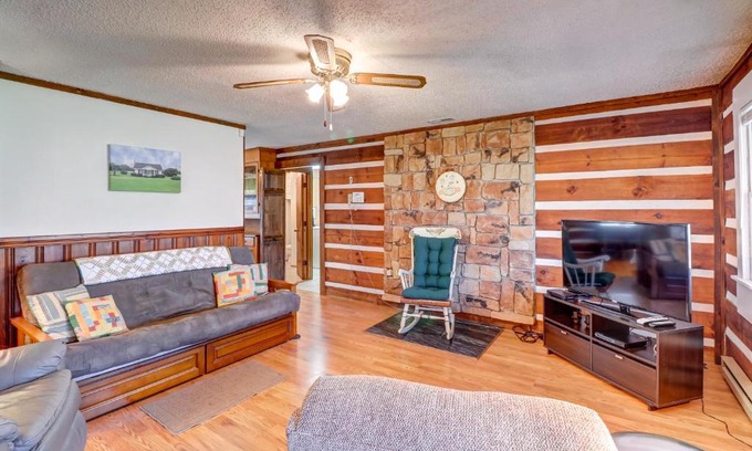 Qualla House | 2 Bed 2 Bath Vacation home in Whittier II