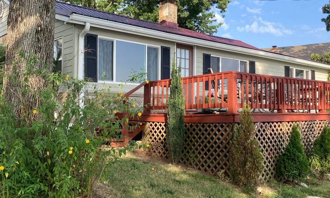 Grove House | 2 bed 2 bath water front lake home