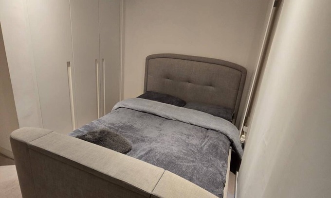 Docklands Apartment | 2 Bed 4 Guests in Excel, London City Airport, Canning Town London