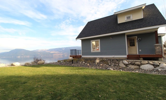 Central Okanagan House | 2 Bed and Loft Lake View Cottage at La Casa!