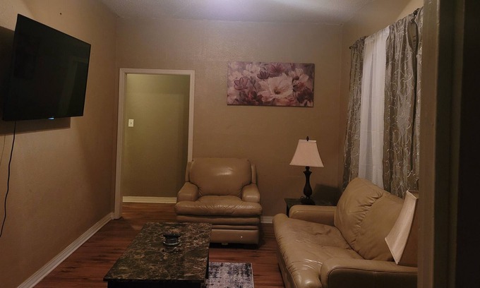 Highland Historic District House | 2 Bed Apartment Close 2 Downtown, 4 Long Time Stay
