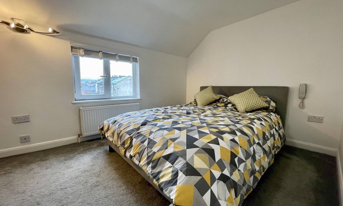 Scarborough Apartment | 2 Bed Apartment - Sleeps 4 - Wifi