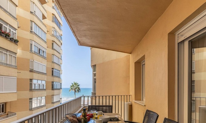 Cadiz Apartment | 2 bed Apt, 2 Bath 4px seaside