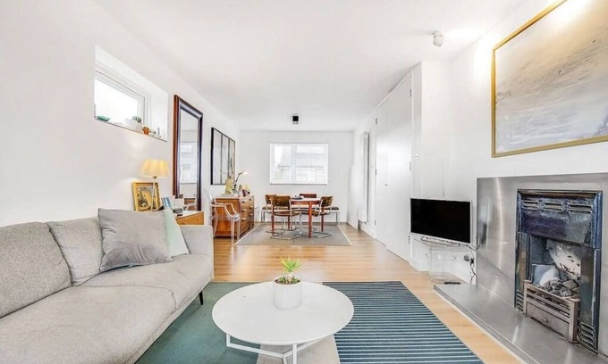 Sands End Apartment | 2 bed bright flat in Fulham