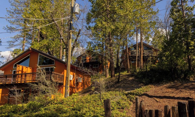 Bass Lake Cabin | 2 Bed Cabin at Bass Lake near Yosemite.