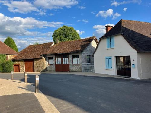 Saint-Cyr-les-Champagnes House | 2 Bed Cottage-Sleeps 4-Garden-Fireplace-Pets