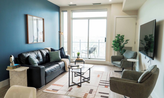 Richmond Apartment | 2 Bed Condo | Near DT, AC | Scenic Views