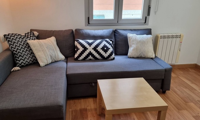 Vilagarcia de Arousa Apartment | 2 Bed Flat - Sleeps 6 - Pets - Pool - Parking