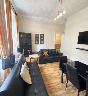 Tollcross Apartment | 2 Bed Flat in Central Edinburgh