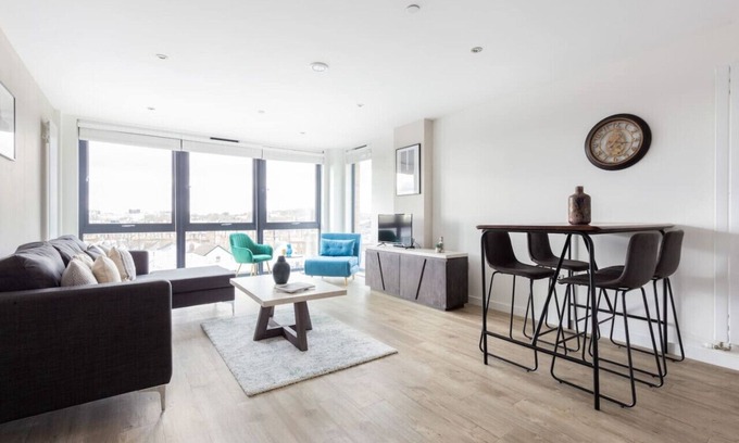 Camden Town with Primrose Hill Apartment | 2 Bed Flat in the Heart of Camden