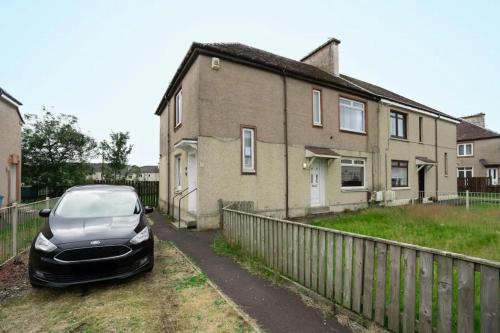 Wishaw Apartment | 2-Bed Flat Wishaw Free Parking Family-Friendly