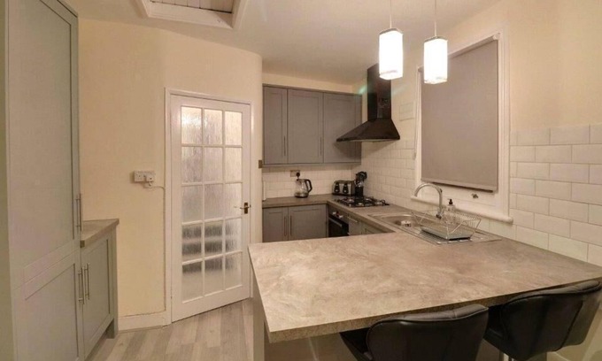 Southfields Apartment | 2 Bed Flat with everything you need for a lovely stay in Southfields London SW18