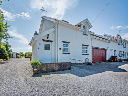 Cosheston House | 2 Bed in Cosheston 60704