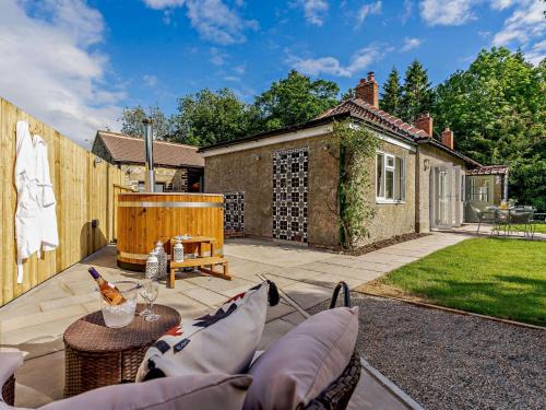 Richmond House | 2 Bed in Richmond 83085