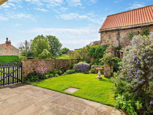 Moulton House | 2 Bed in Richmond G0139