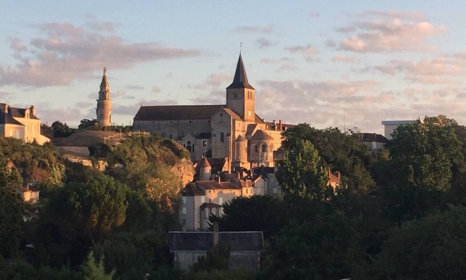 Montmorillon Apartment | 2 Bed-Roof Terrace-Town Centre-Pets