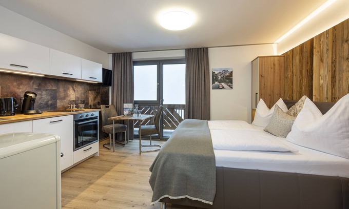 Alpendorf Apartment | 2 Bed Studio Panorama