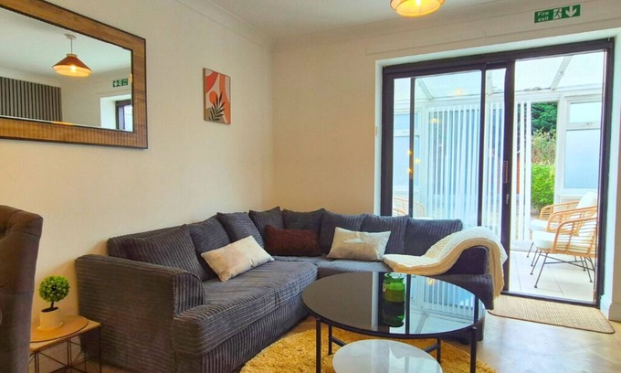 Walsall House | 2 Bed Tamebridge & Bescot Train Station M5/M6-J9 & J7