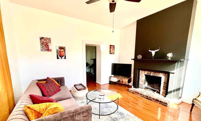 Butchertown House | 2 Bed Townhouse In The Heart Of Nulu w/ ThunderDeck