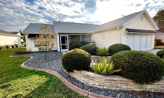 The Villages House | 2 bedrm, den, 2 living rms, 2 baths, near Spanish Springs, golf cart included,