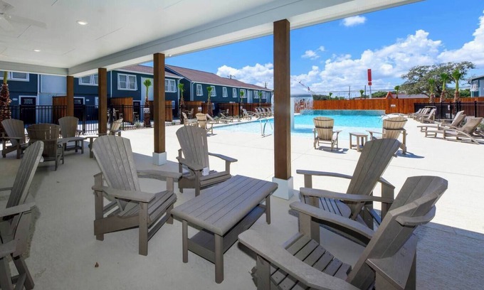 Rockport House | 2 bedroom 1.5 bath townhome 1150 sqft