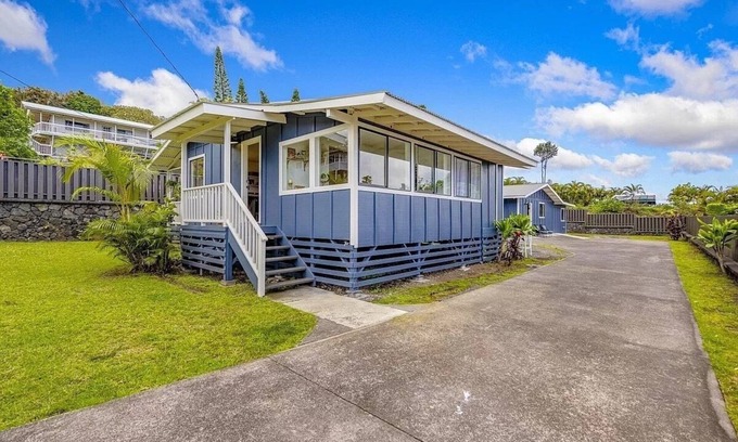 Kalaoa Cottage | 2 bedroom 1 bath cottage 10 minutes from beach
