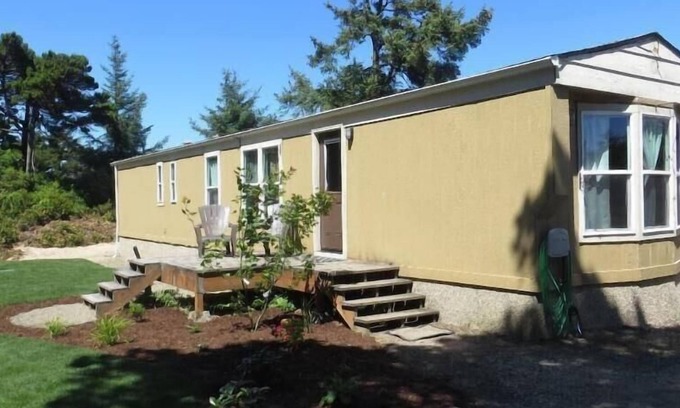 Florence House | 2 bedroom 1 bath walk to beach "Surf Scooter"