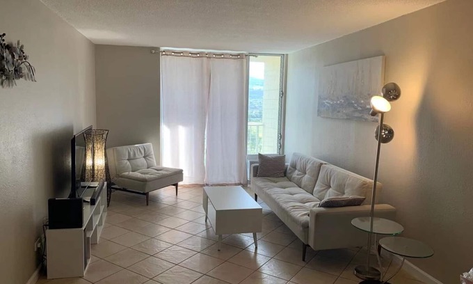 Diamond Head - Kapahulu - St. Louis Condo | 2 bedroom 1 bathroom, walk to world famous Waikiki beach only 0.3mi