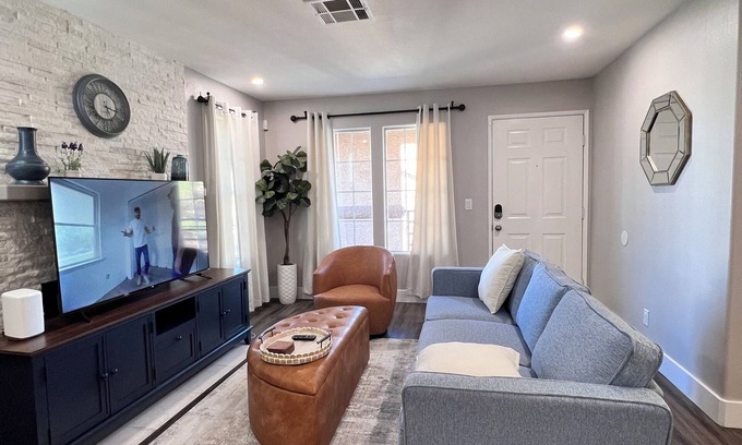 Spring Valley Condo | 2 Bedroom 2 bath 2nd floor condo in SW Las Vegas with free Wifi