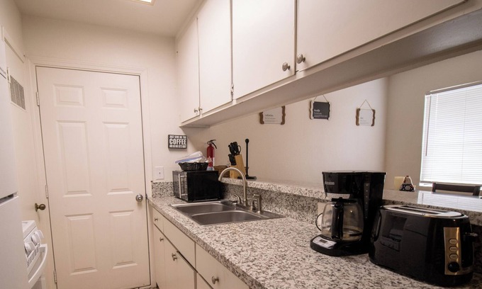 Porterville Apartment | 2 bedroom 2 bath apartment near main street