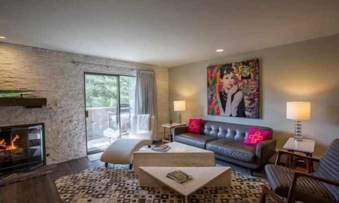 Vail Condo | 2-Bedroom 2 Bath condo in Vail Village, Villa Cortina