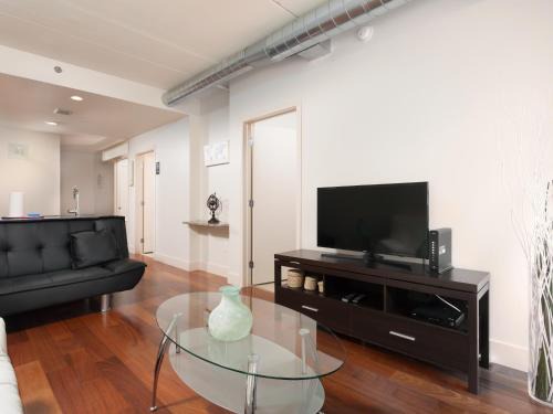 Center City West Apartment | 2 Bedroom 2 Bathroom Furnished Apartment Near Rittenhouse apts