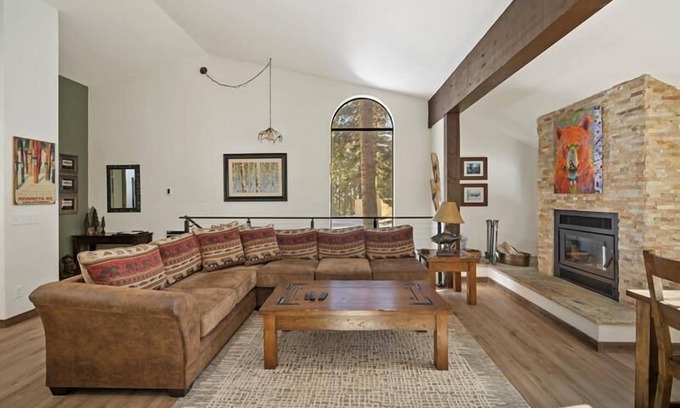 Mammoth Lakes House | 2 Bedroom 3 Bath Condo with Western Charm near The Village
