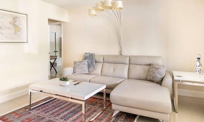 Bermuda Riviera Apartment | 2 Bedroom 697465 by Houzlet