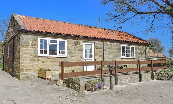 Saltburn-by-the-Sea Cottage | 2 bedroom accommodation in Borrowby, near Staithes