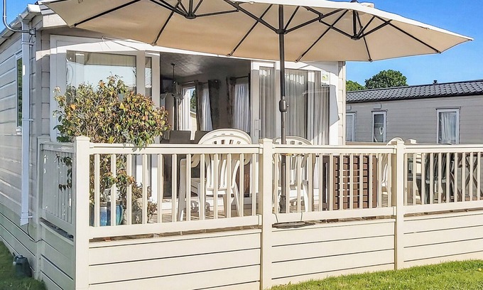 Clacton-on-Sea Cottage | 2 bedroom accommodation in Clacton-on-Sea