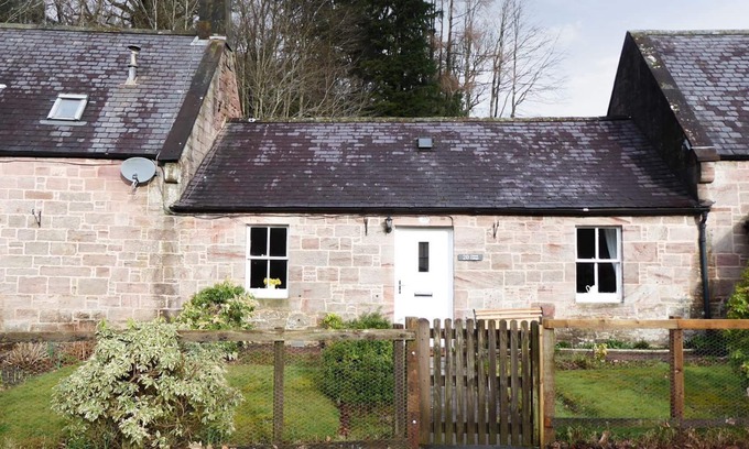 Thornhill Cottage | 2 bedroom accommodation in Thornhill
