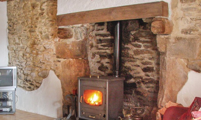 Saint-Goueno House | 2 bedroom accommodation in St Goueno