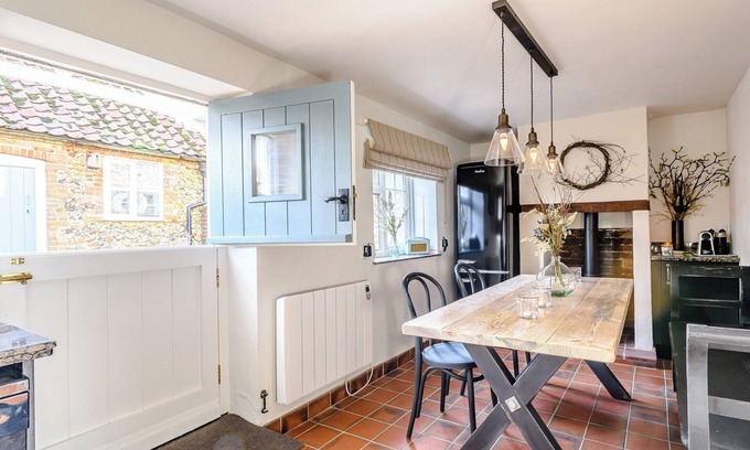 Helhoughton Cottage | 2 bedroom accommodation in Helhougton, near Fakenham